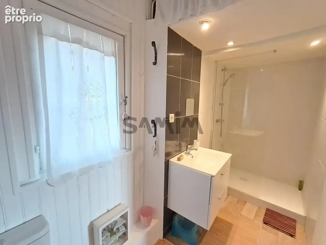A vendre- charmante maison de ville avec garage et joli pati - photo 13