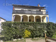 Appartement à REYNES