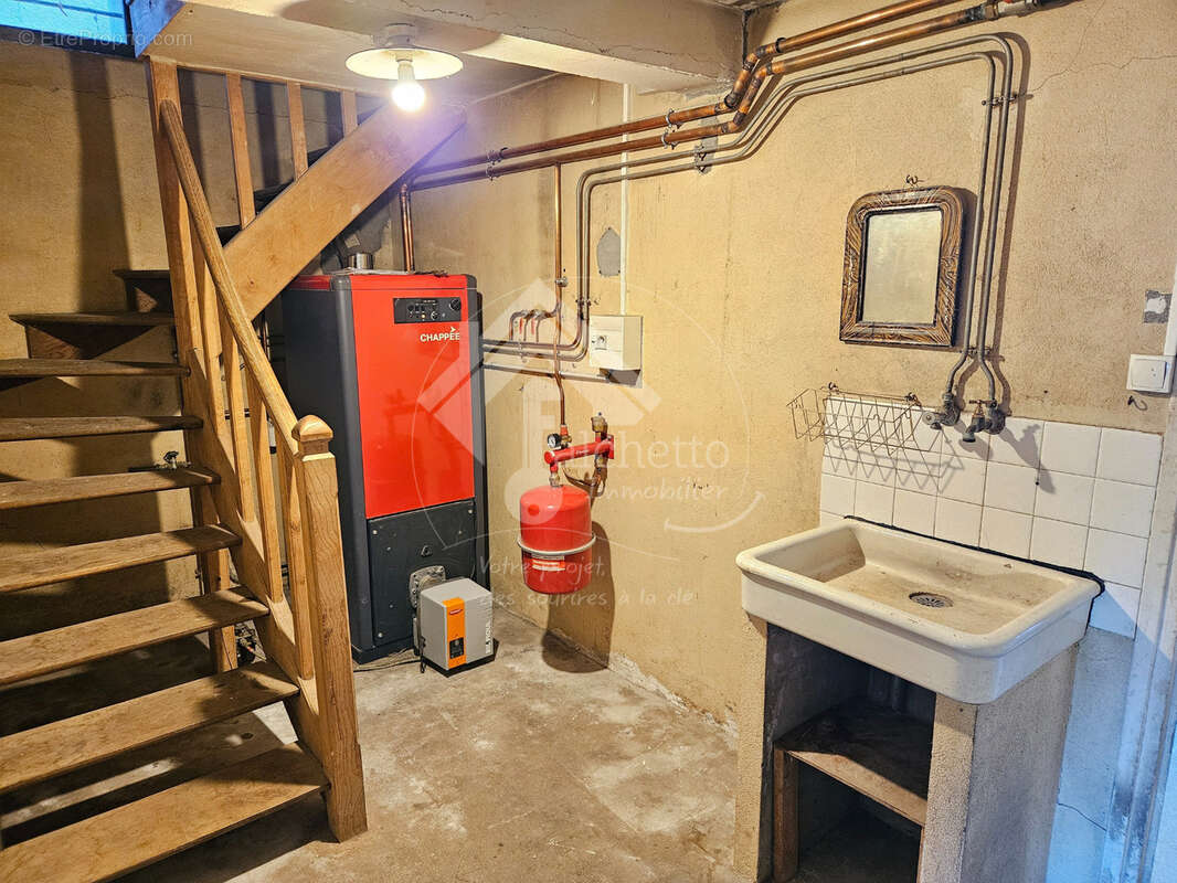 Maison à MONTAIGU-LE-BLIN