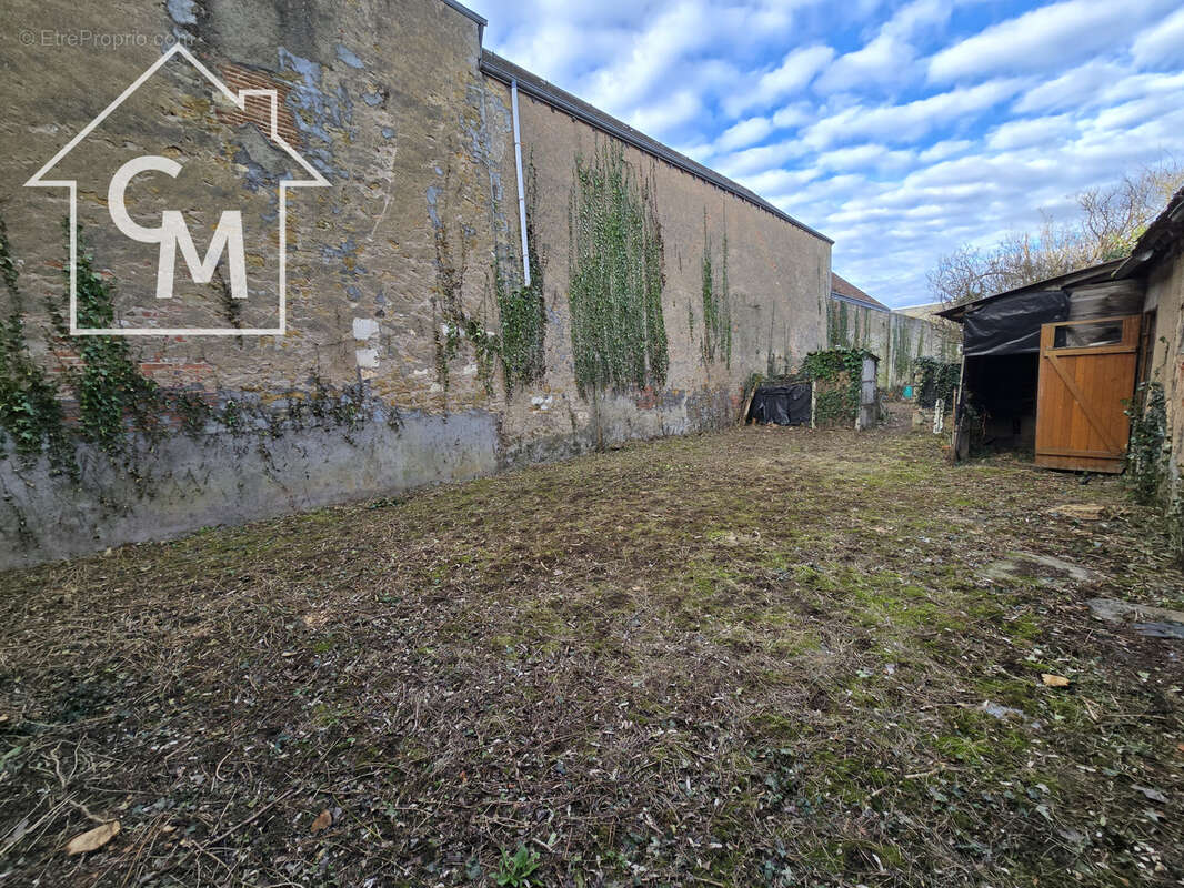 Maison de bourg avec jardin et dépendances - photo 4