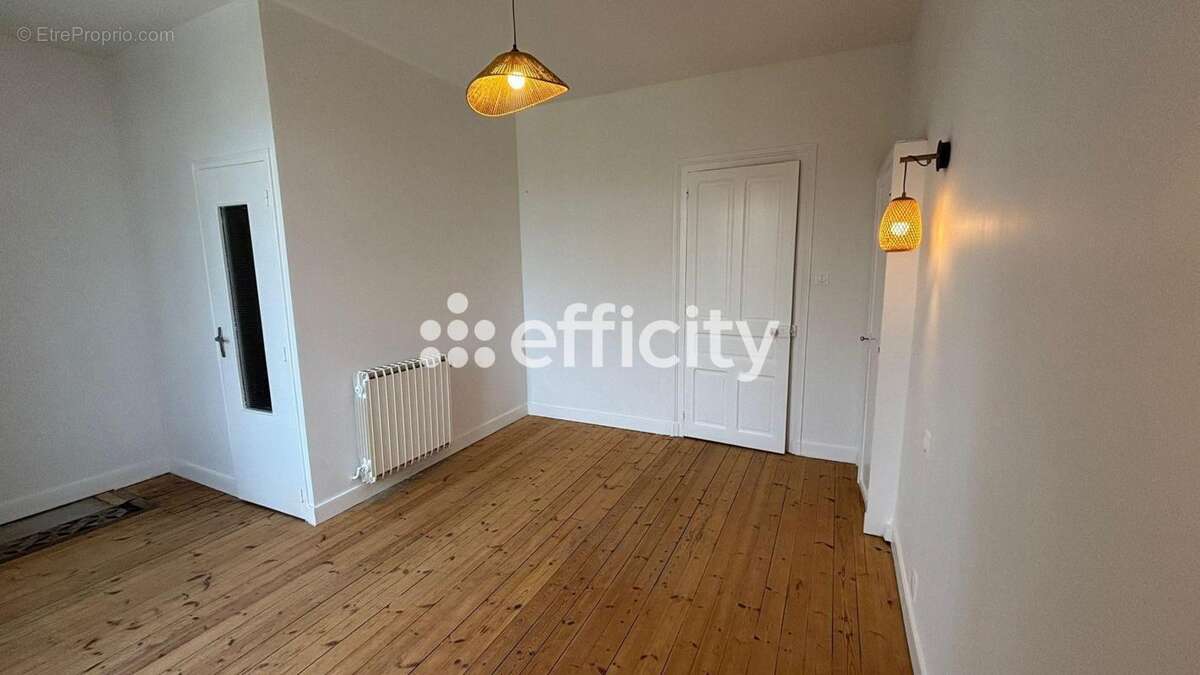 Maison à RUELLE-SUR-TOUVRE