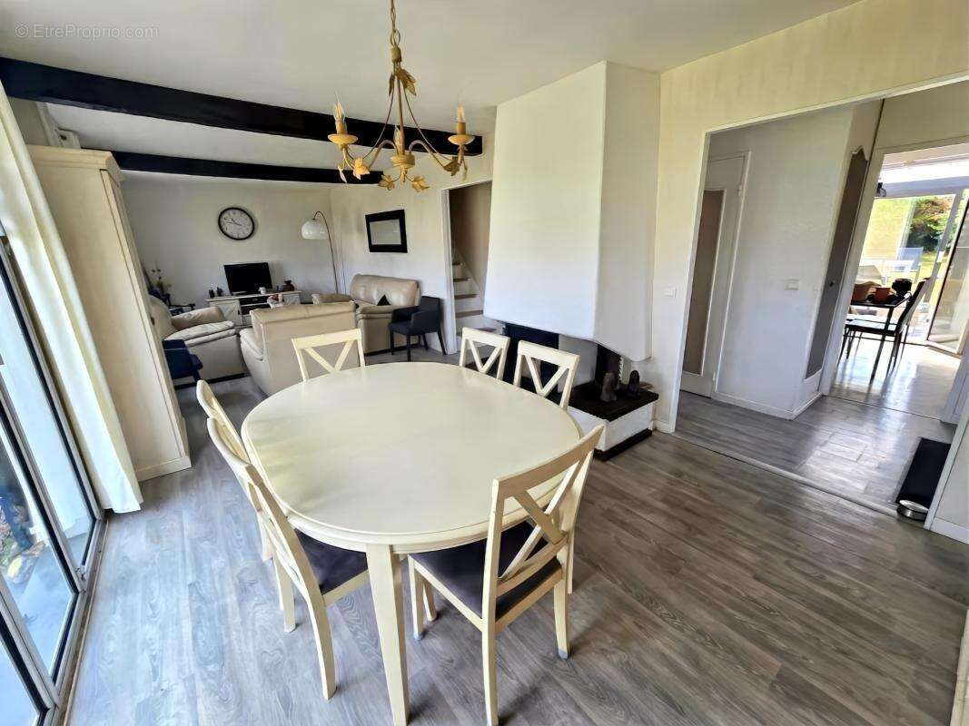 MONDREPUIS (02) -  Vente pavillon individuelle, semi-plain-pied avec 6 chambres , sous-sol  et jardin de près de 10 ares  - photo 4