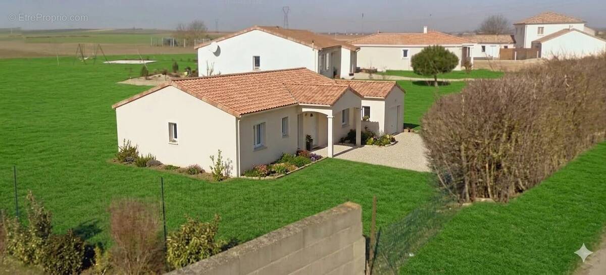Terrain à MARIGNY-BRIZAY
