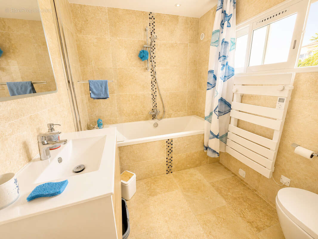 Appartement de 110 m2 en Rez de Jardin les pieds dans l'eau au Pin Rolland - photo 12