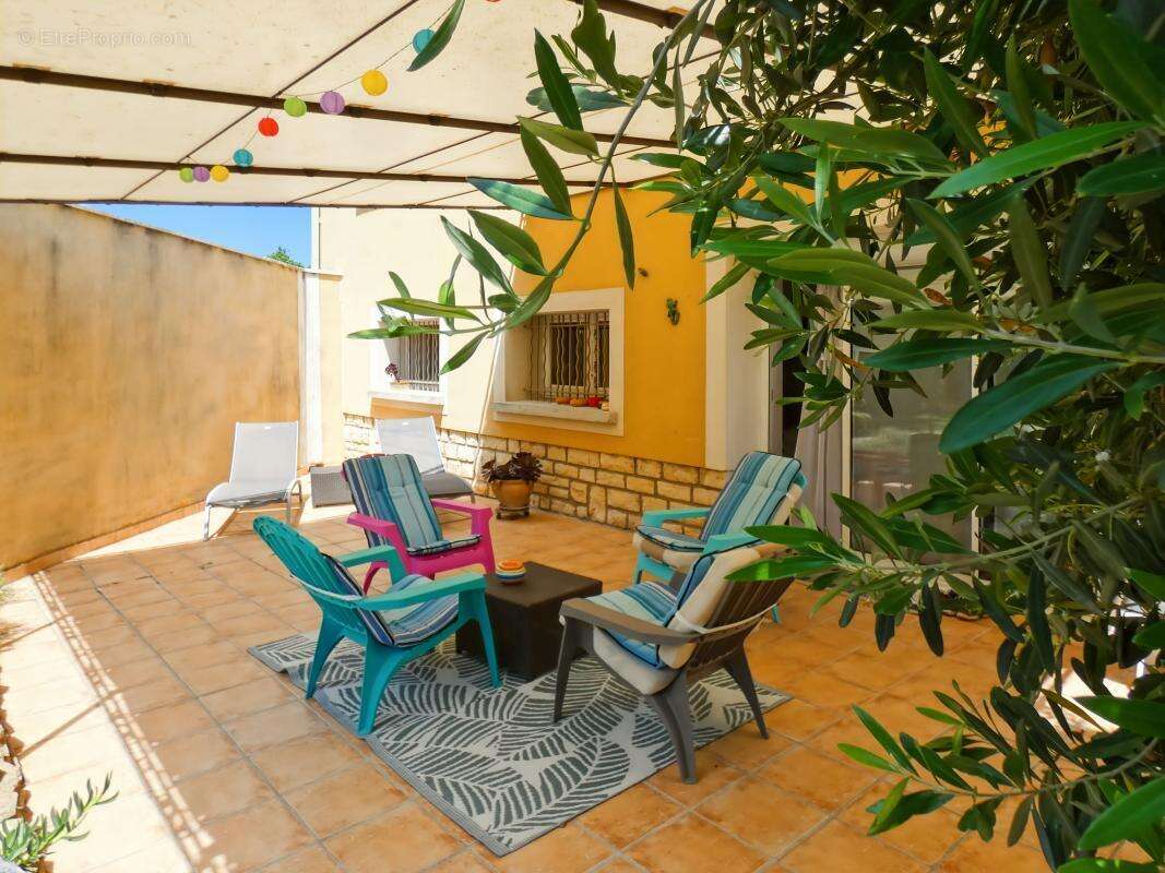 Maison à LAUDUN-L'ARDOISE