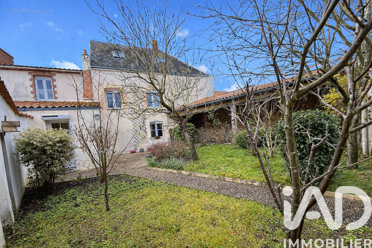 Photo 1 - Maison à LE POIRE-SUR-VIE