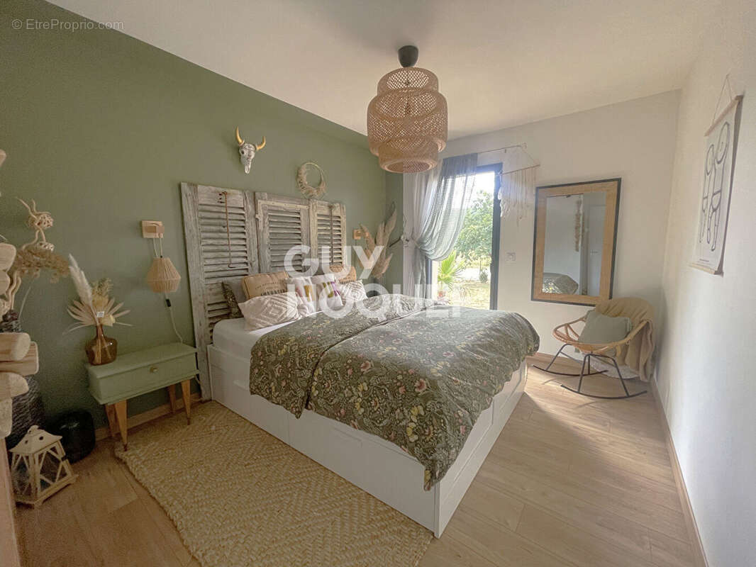 Maison à CHATEAUNEUF