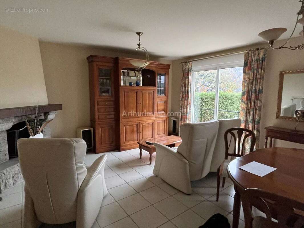 Maison à MONTGERMONT