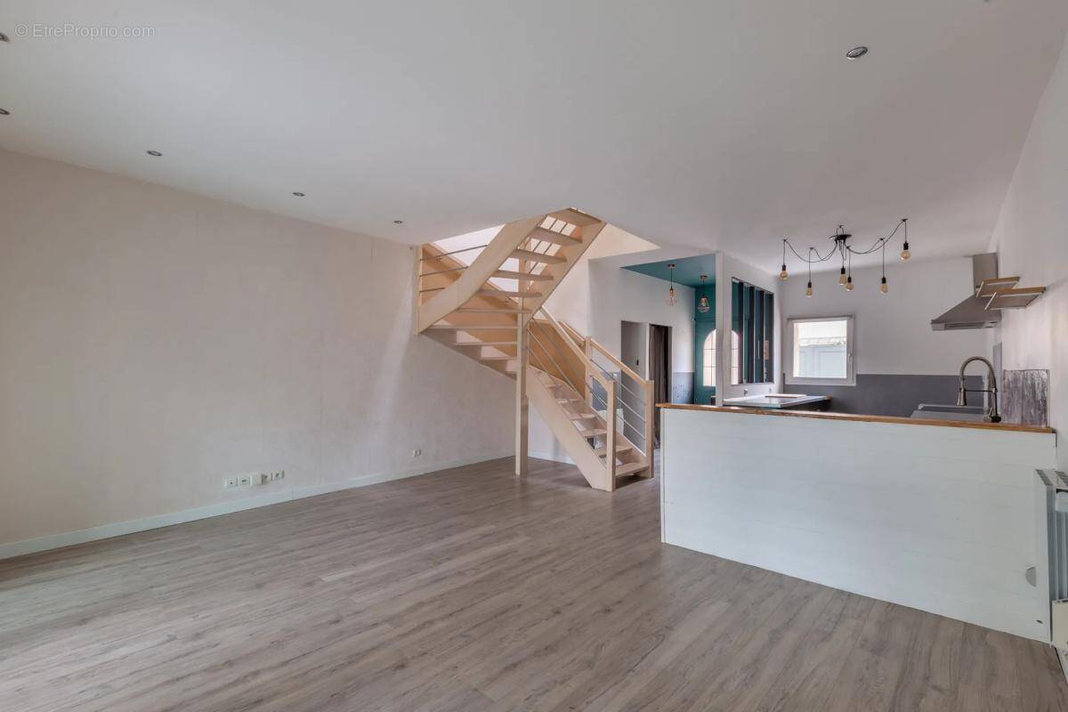 Maison à SAINT-ANDEOL-LE-CHATEAU