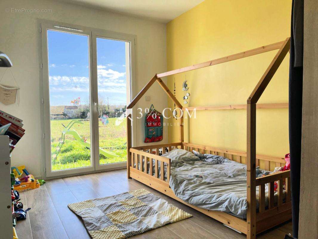 Maison à PORT-D&#039;ENVAUX