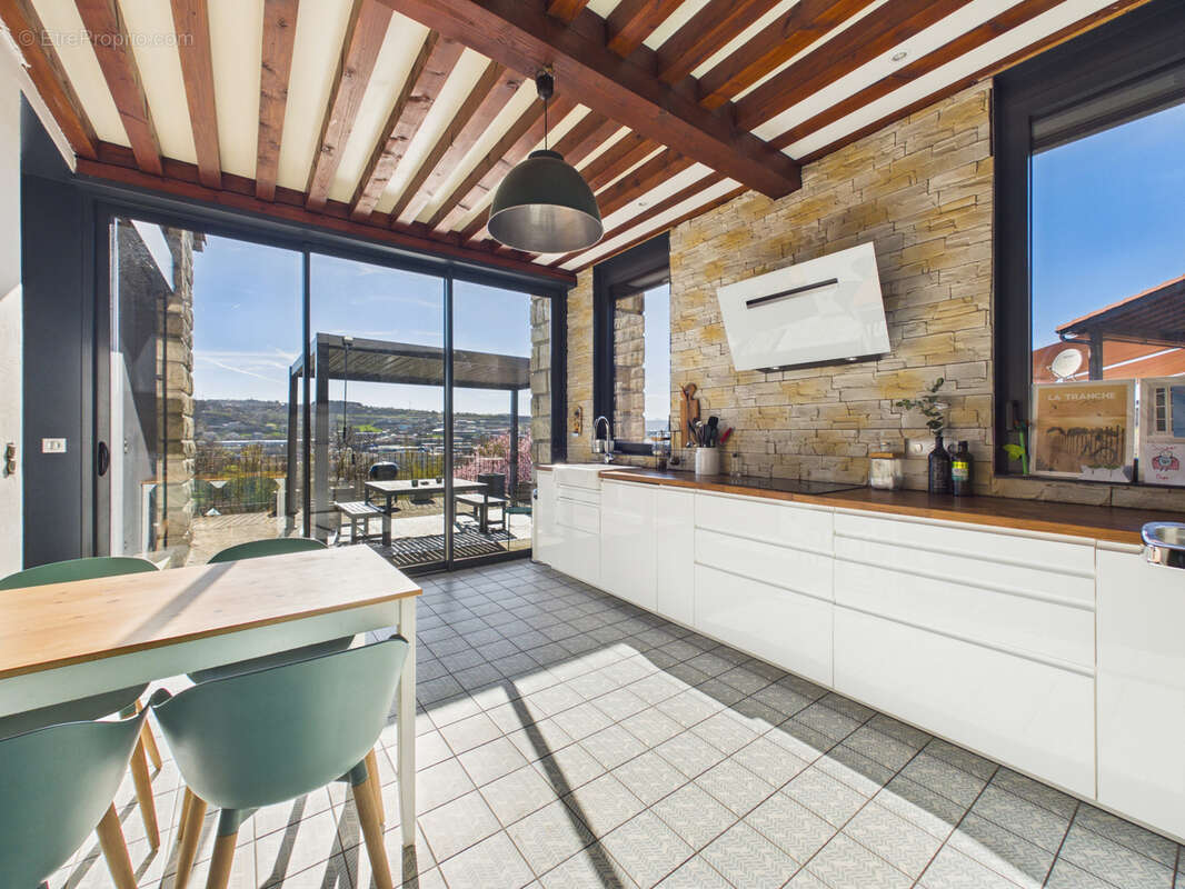 Maison à BRIVES-CHARENSAC