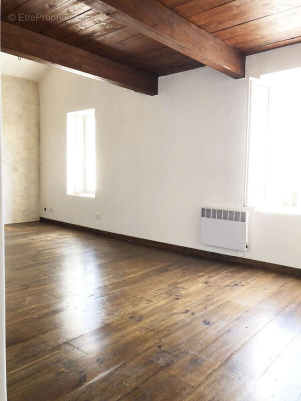 Commerce à L'ISLE-SUR-LA-SORGUE