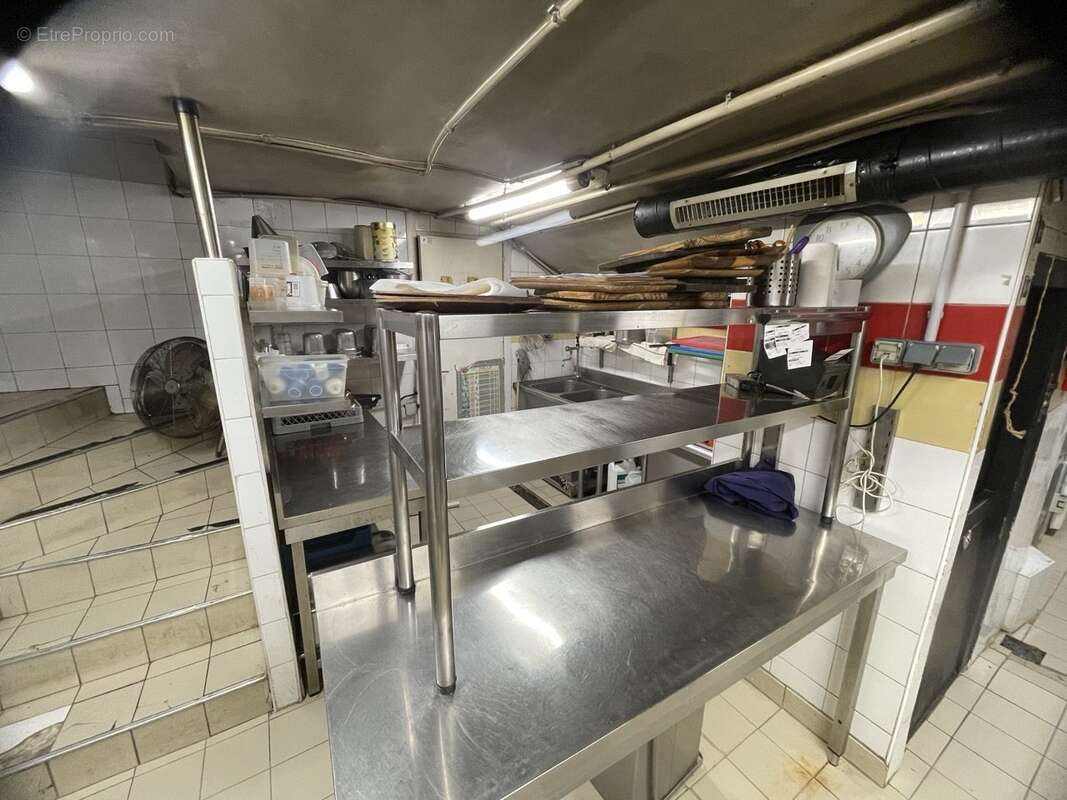 Autre à PARIS-9E