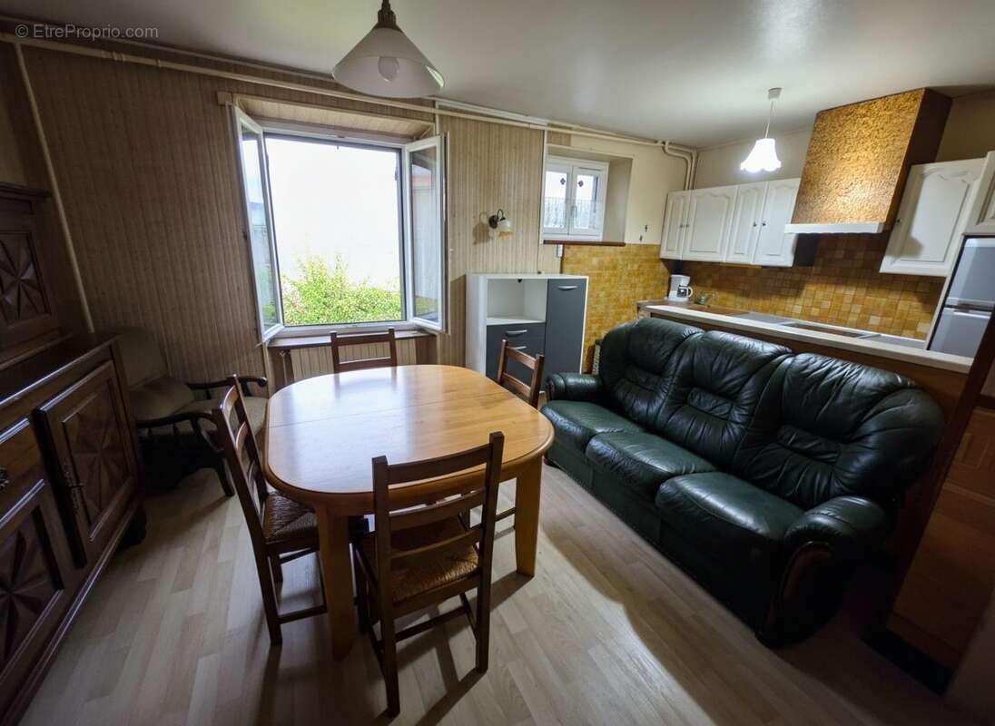 Maison à BESSE-ET-SAINT-ANASTAISE