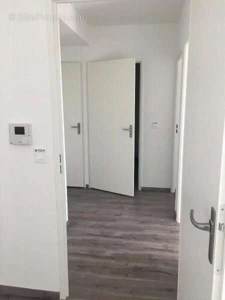 Appartement récent type 3, 55.90m², deux chambres, terrasse, deux places de parking - photo 11
