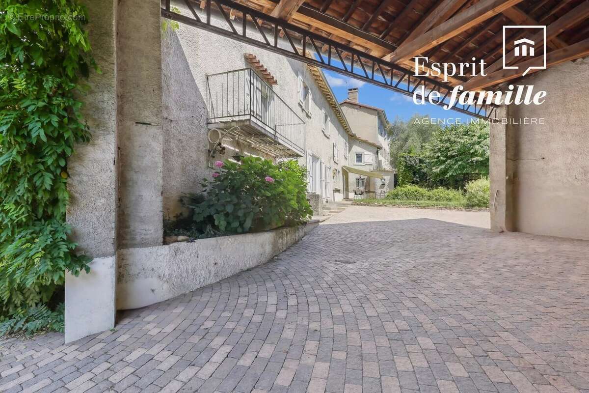 Maison à FONTAINES-SAINT-MARTIN