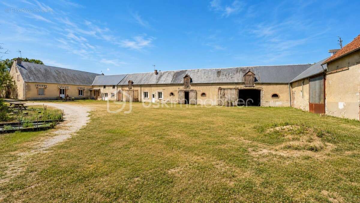 Corps de ferme exceptionnel – Trois habitations rénovées – Plus de 400 m² de dépendances – 9 913 m² de terrain - photo 4