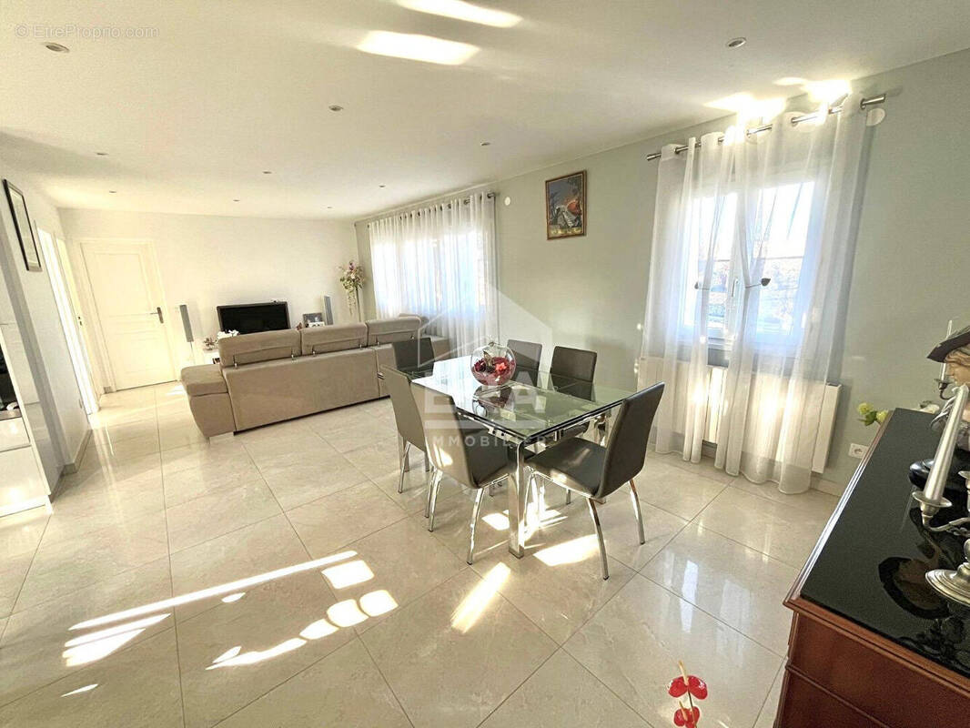 Maison à PONTAULT-COMBAULT