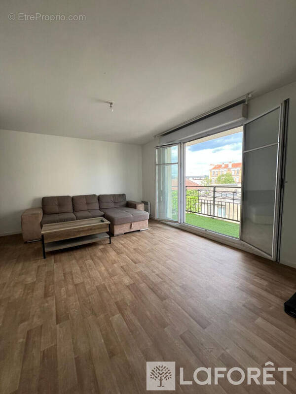 Appartement à LES PAVILLONS-SOUS-BOIS