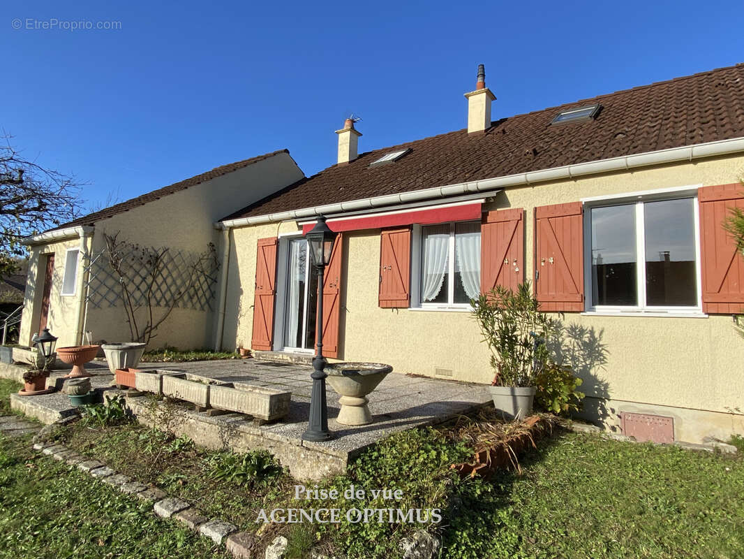 Maison à VILLENEUVE-LA-GUYARD