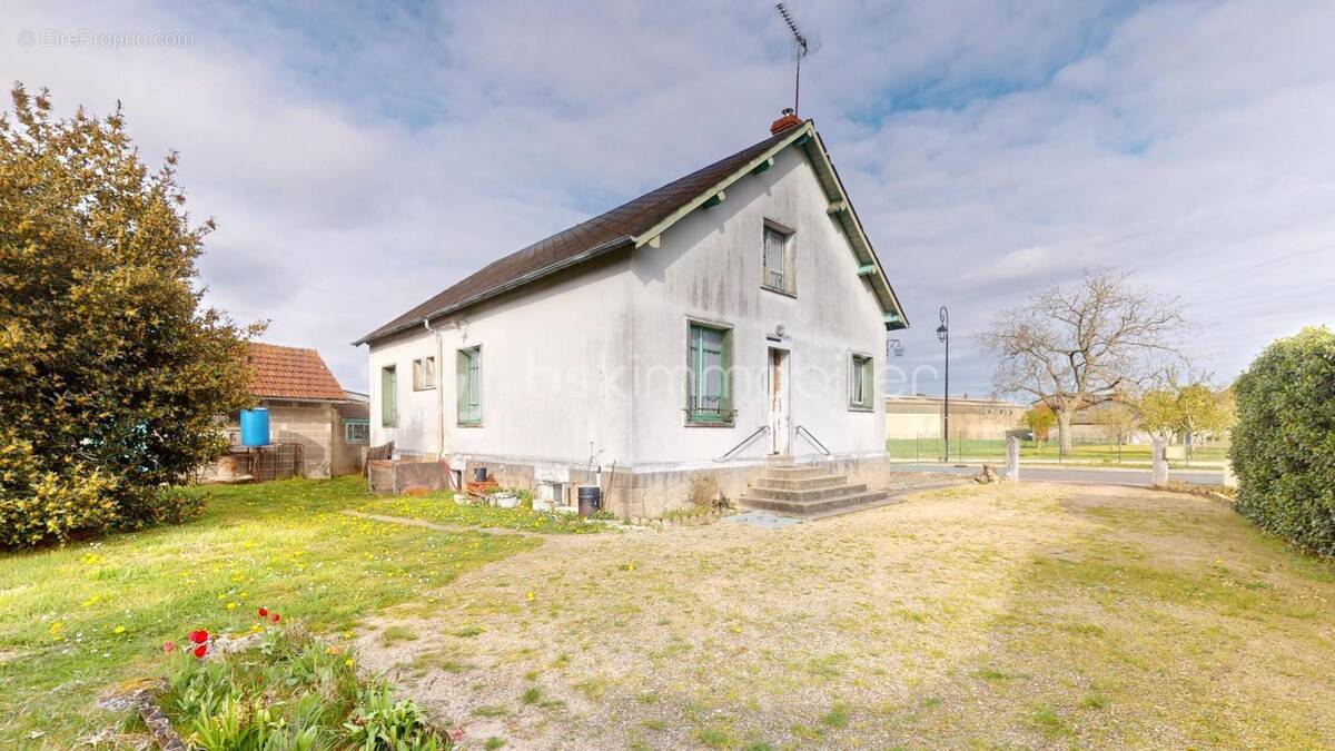 Maison à QUIERS-SUR-BEZONDE