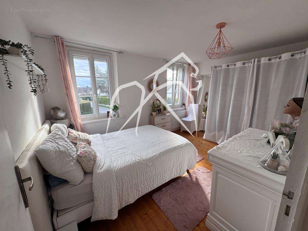 Maison à SAINT-PIERRE-DE-VARENGEVILLE