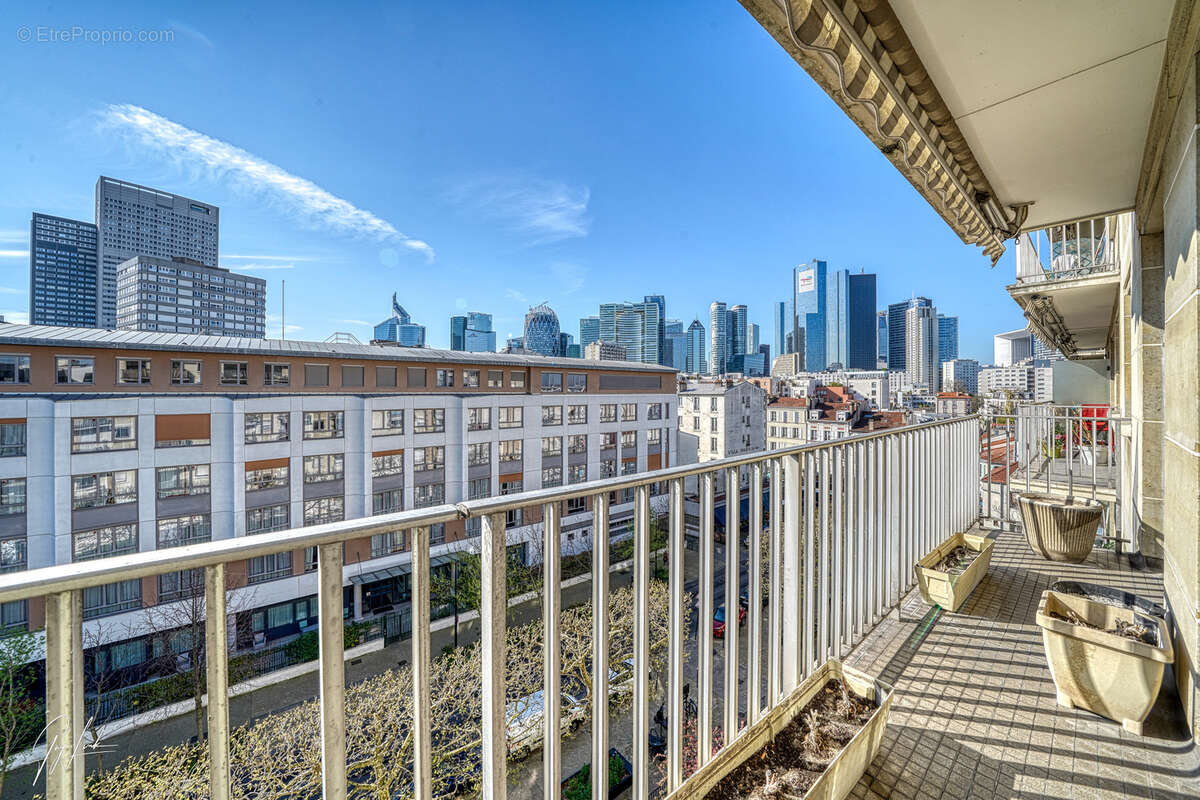 Appartement à COURBEVOIE