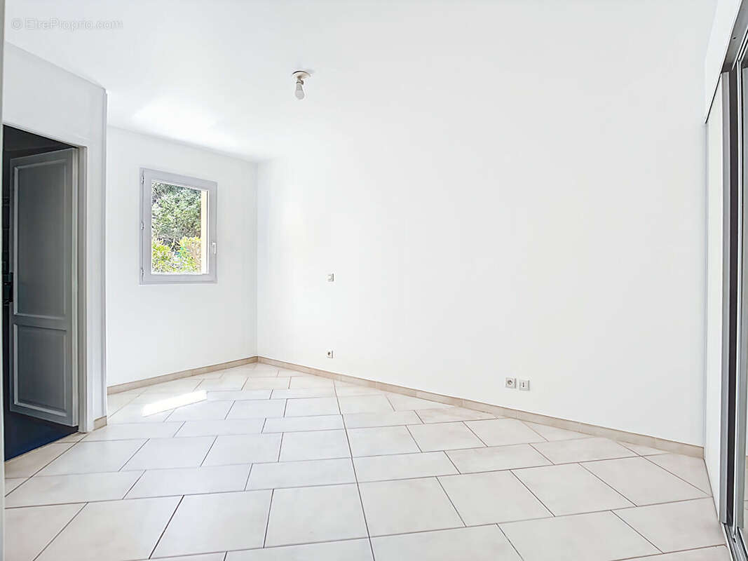 Appartement à MARSEILLE-7E