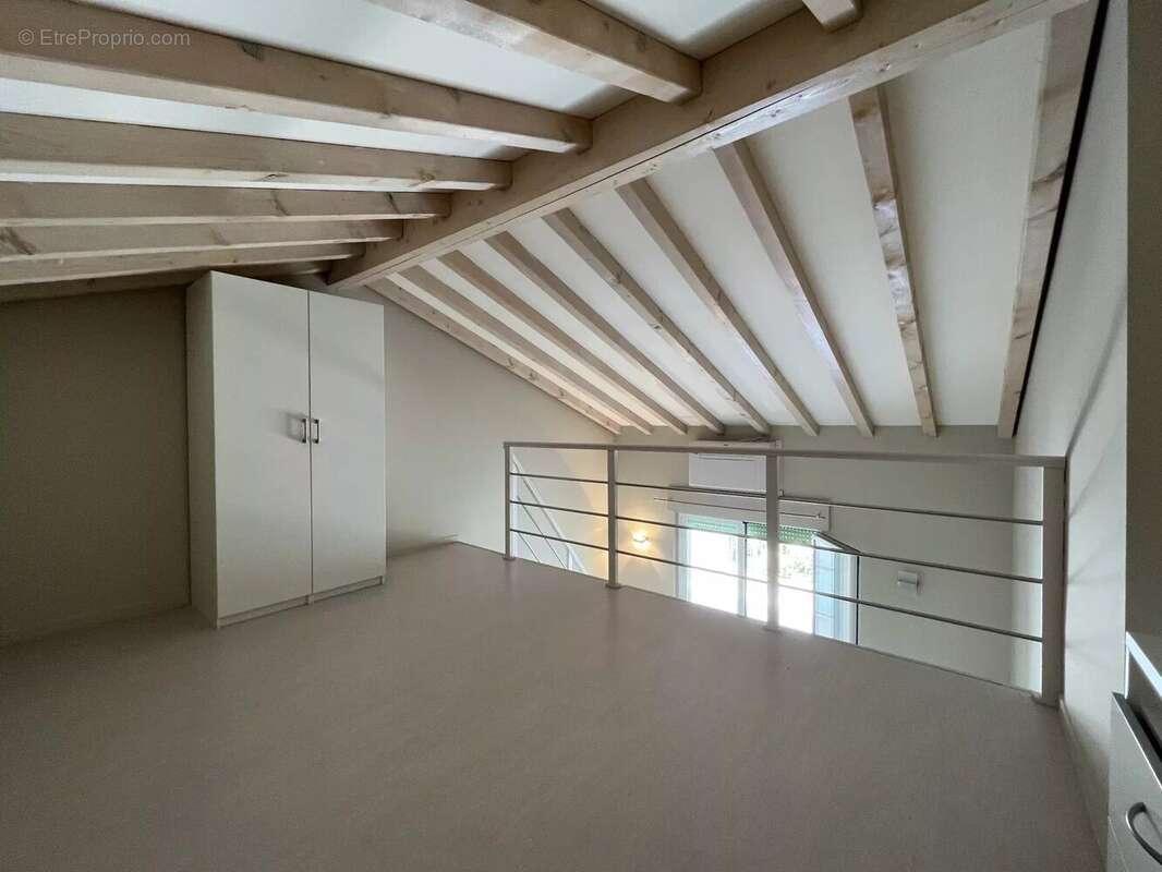 Appartement à EZE