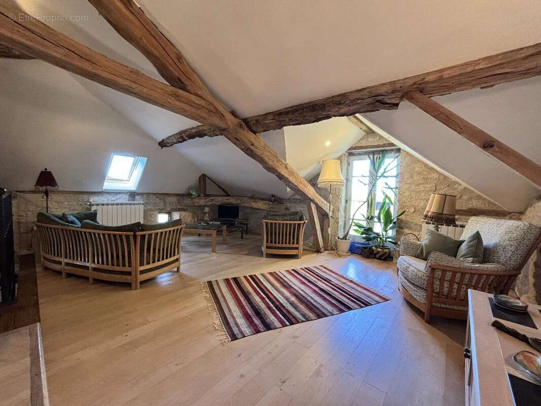 Maison à MONTAIGU-DE-QUERCY