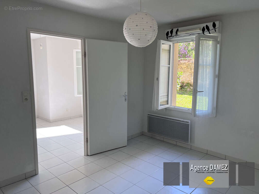 Appartement récent - 2 pièces - RDC - Résidence sécurisée - Dourdan centre - photo 4
