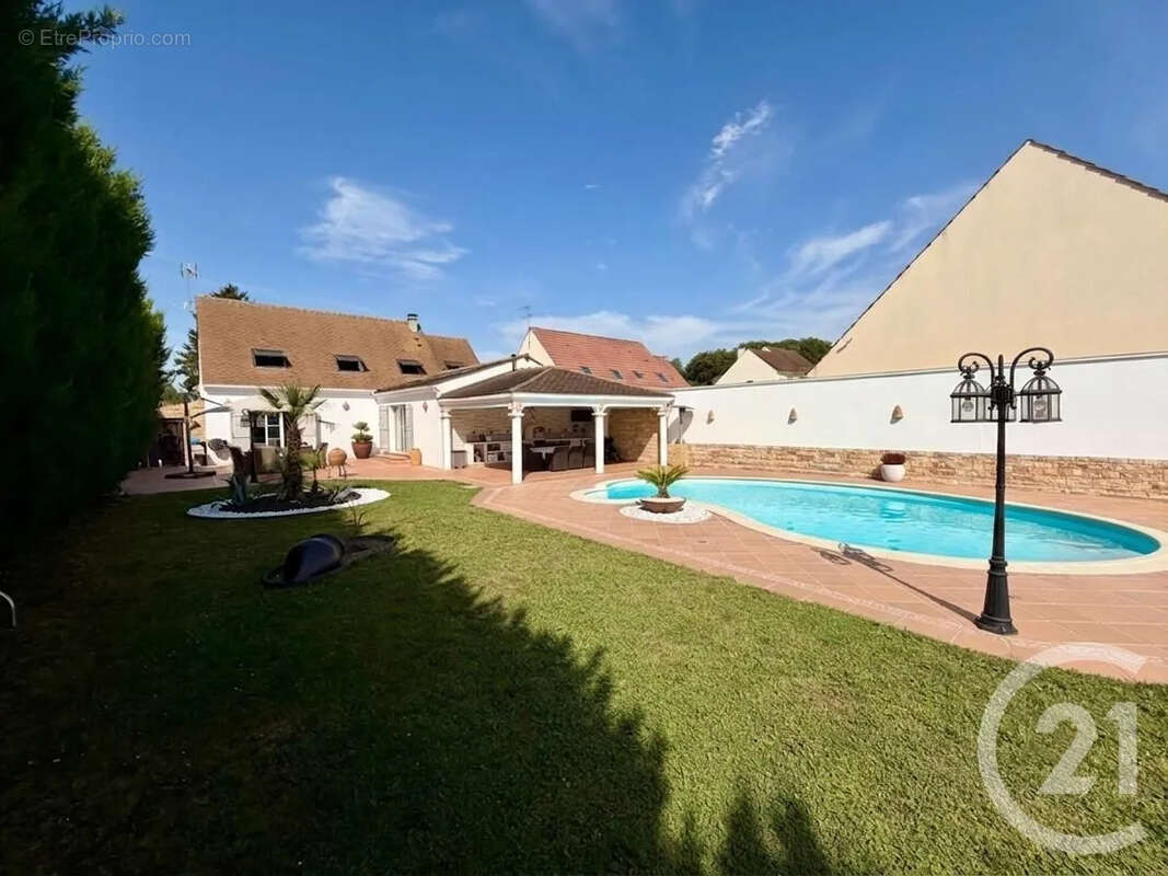 Maison 205 m² à Thieux  - photo 25