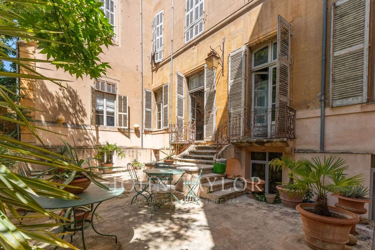 Appartement d'exception avec jardin et piscine au cœur du quartier Mazarin - photo 30