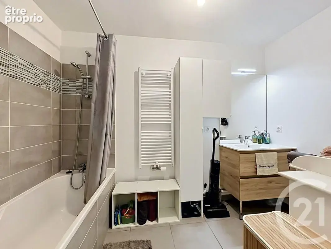 Appartement 60 m² à Saint-Priest  - photo 11