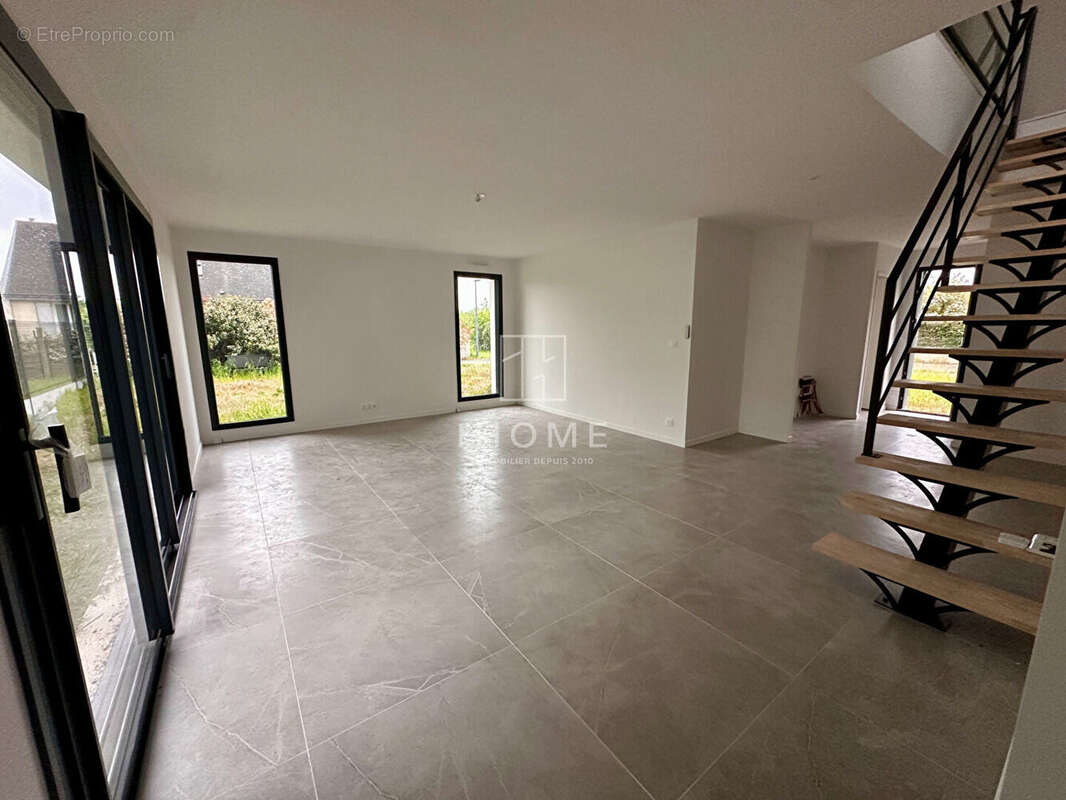 Maison 120 m² à Ecouflant  - photo 3