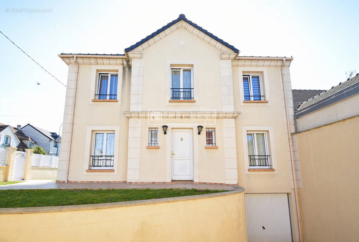 Maison à SAVIGNY-SUR-ORGE