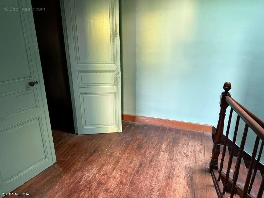 Maison de Village A Rénover Sur 1683m² - photo 19