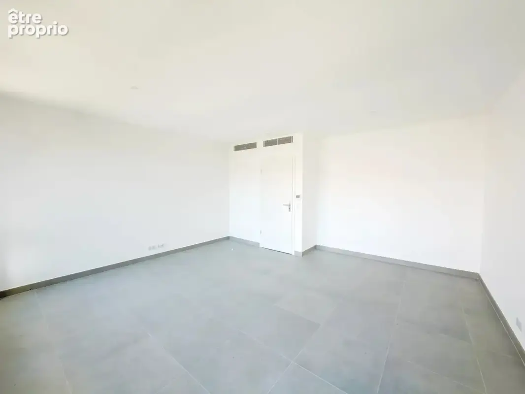 Cannes Centre banane–T1 neuf avec frais de notaire réduits - photo 3