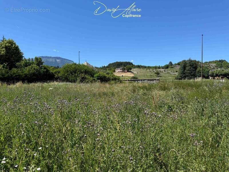Terrain constructible à vendre de 655,00 m² TALLARD (05) - photo 2
