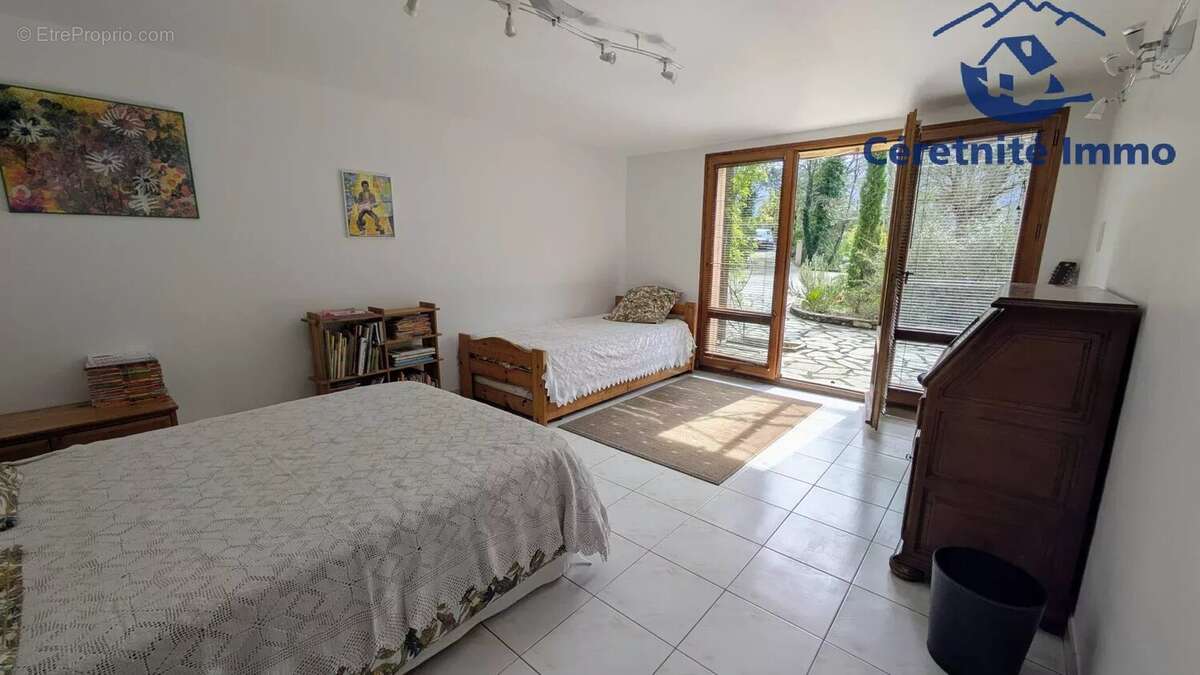Maison à REYNES