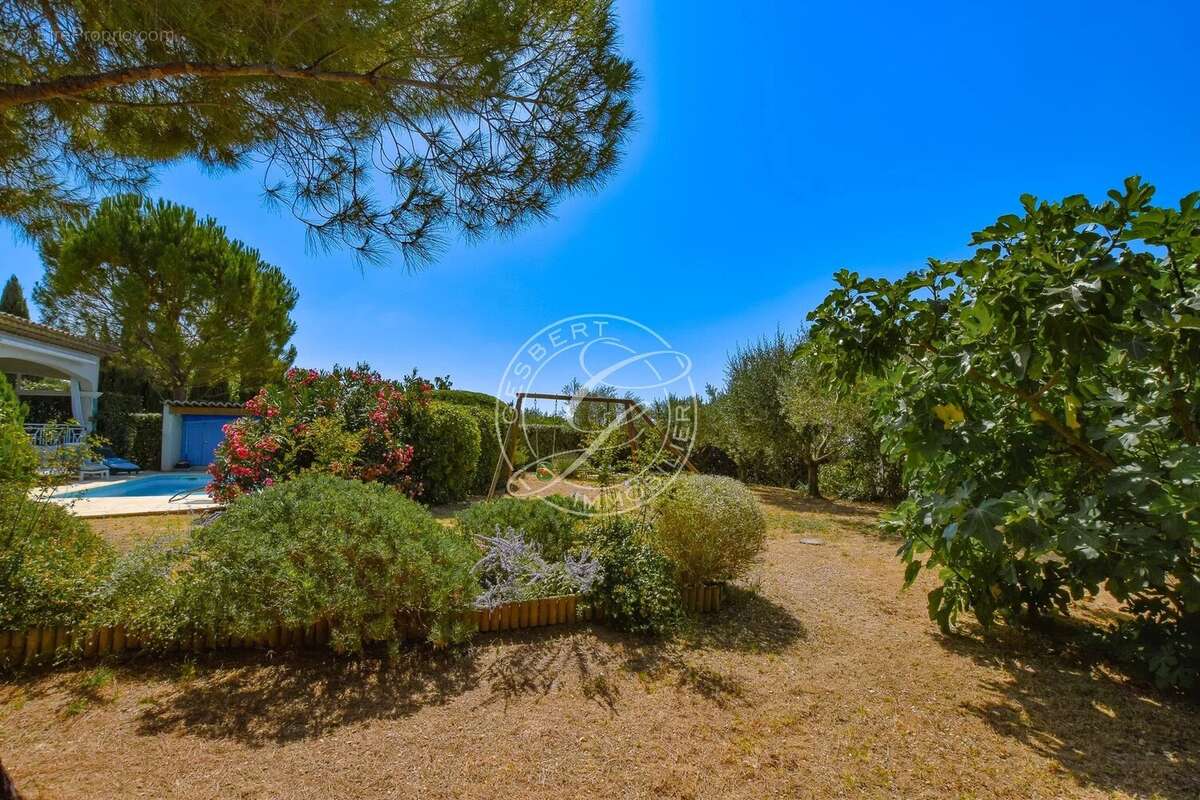 A vendre flayosc - maison a pied au village 3 chambres avec piscine et garage au calme absolu - photo 23