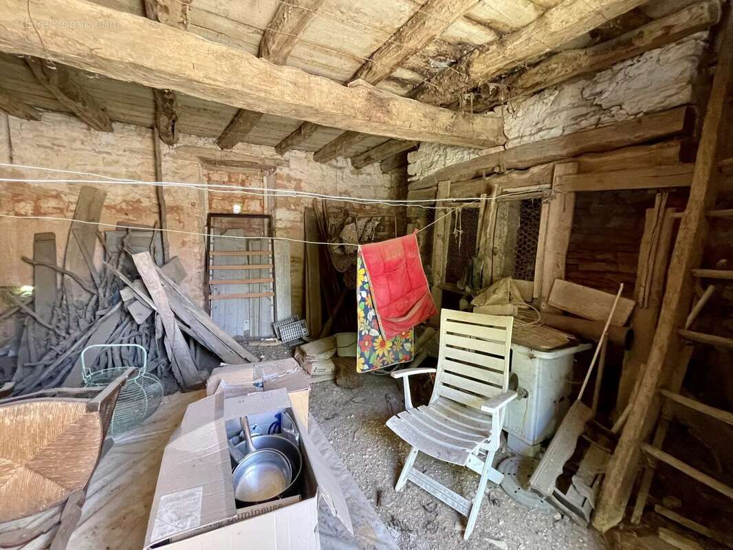 Maison et deux granges à rénover - photo 10