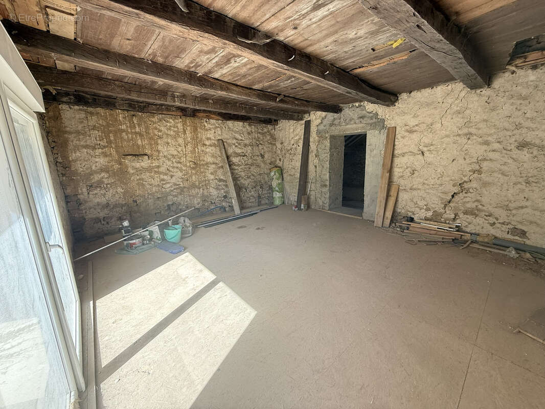 Appartement à POUILLEY-LES-VIGNES