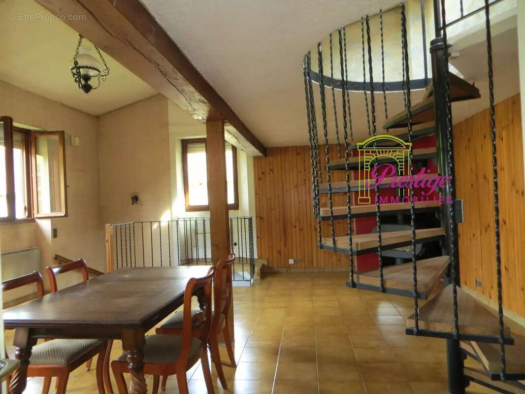 Maison à LE MESNIL-LE-ROI