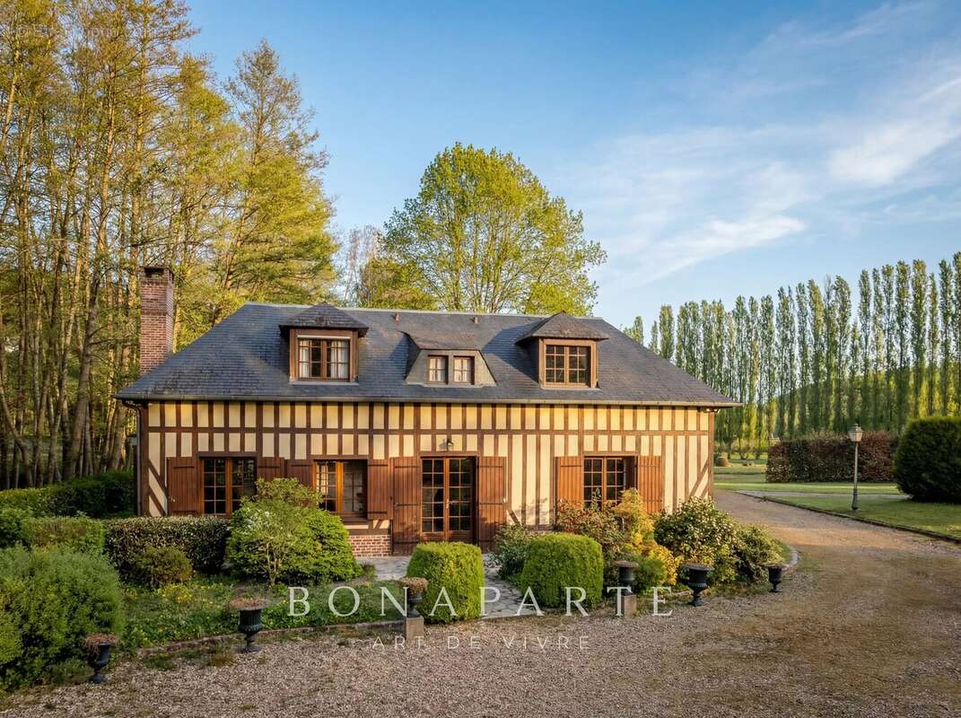 Domaine de 1 hectare avec rivière, moulin et maisons à colombages - photo 5