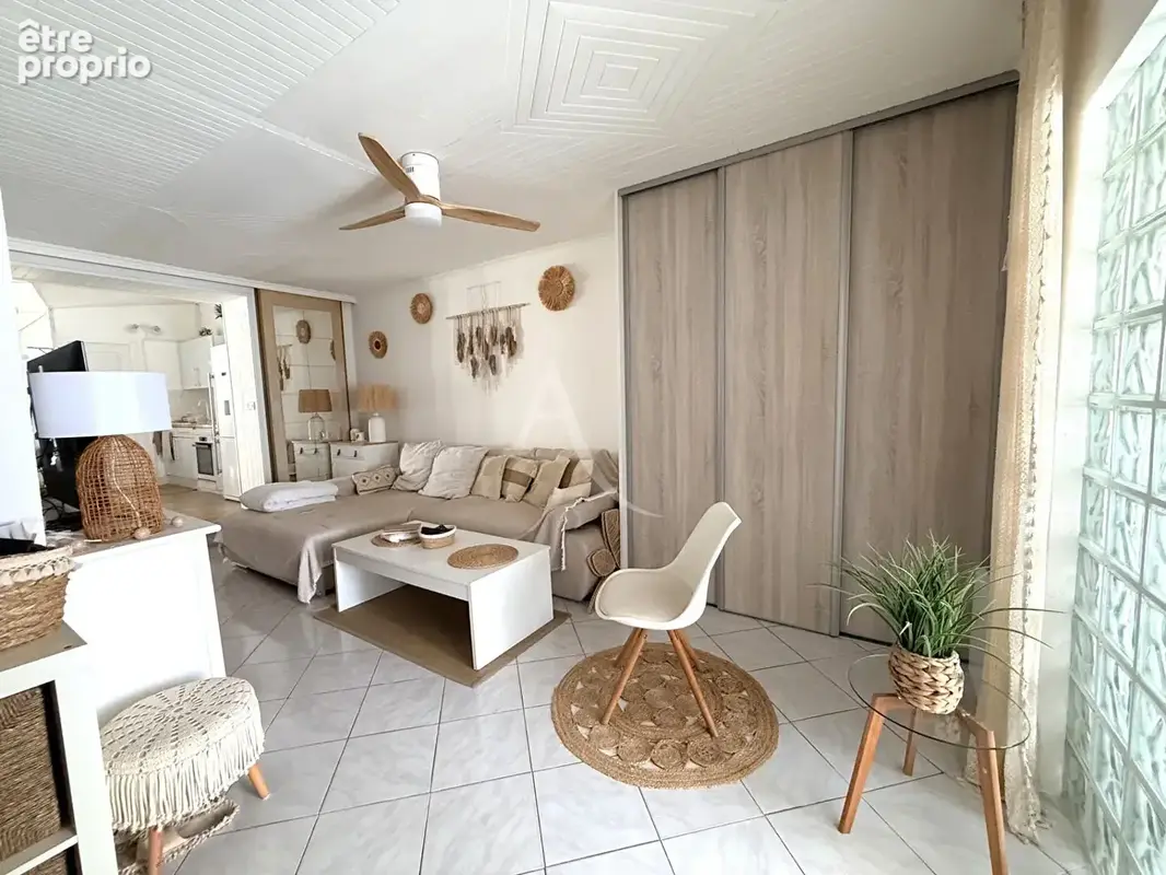 Hyères Ouest, T3 avec cour en maison de ville, très belle rénovation ! - photo 1