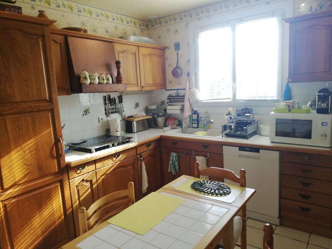 Maison à LA CELLE-LES-BORDES