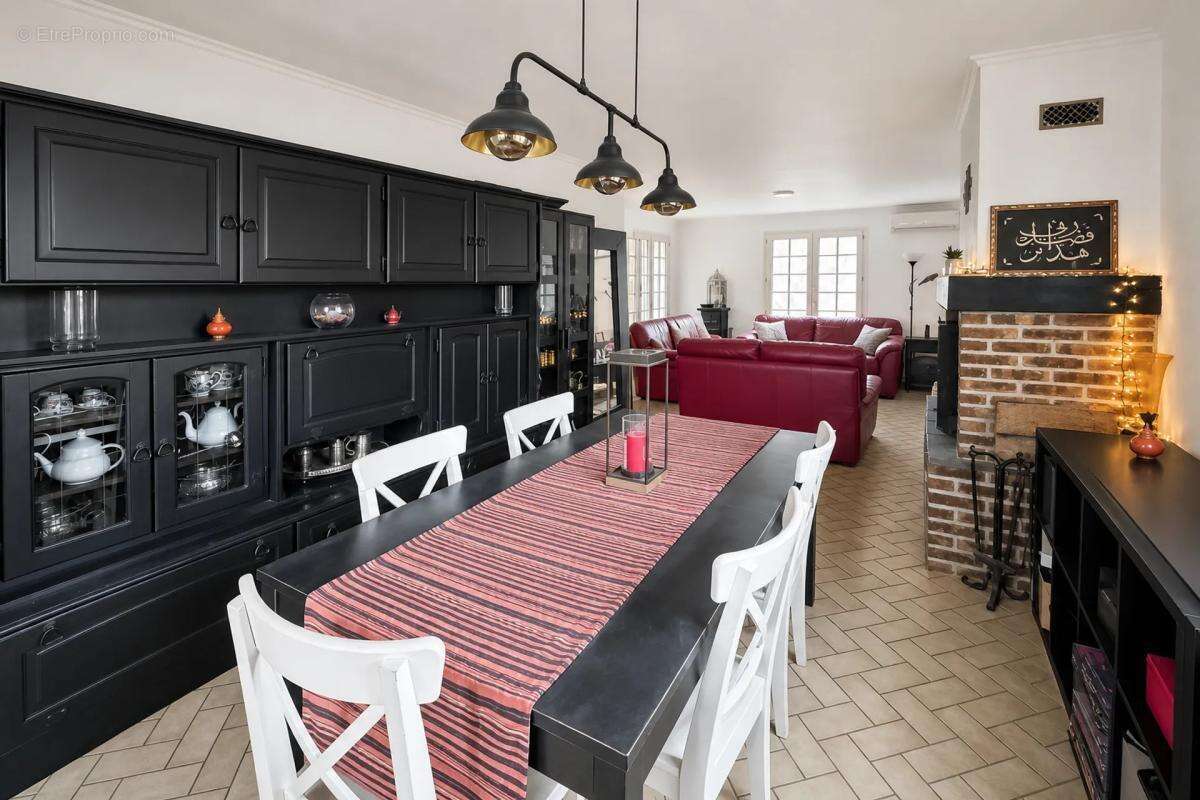 Maison spacieuse de 240 m² à Vesly - photo 5