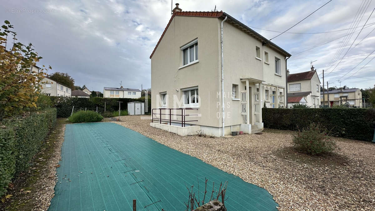 Maison à BESSE-SUR-BRAYE