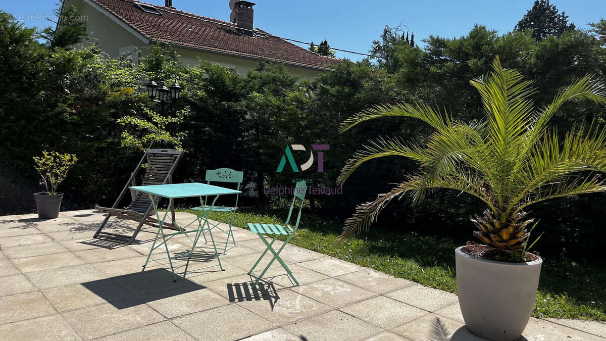 Maison à MEYLAN